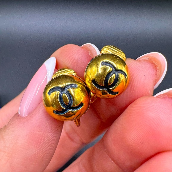 Chanel 24K gold plated vintage earrings - Picture 1 of 10